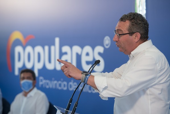 Toni Pérez, nuevo guía del PP de Alicante: alcalde de gran urbe, con recetas de micropolítica