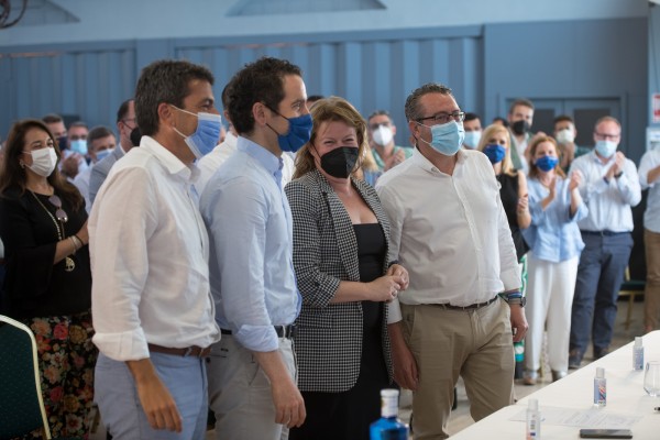 Toni Pérez asume la presidencia del PP provincial de Alicante y confirma a Serna como 'número dos'