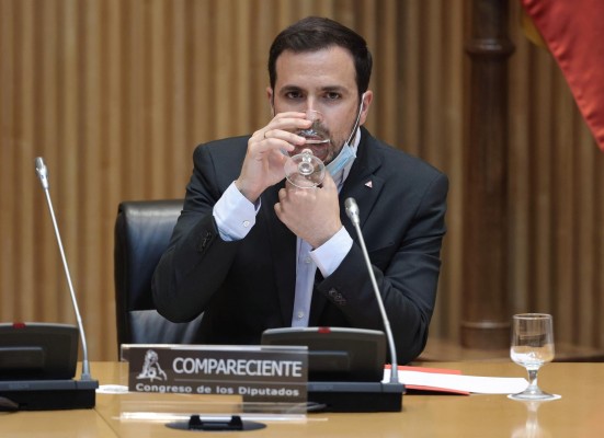 El Ejecutivo plantea la bajada del IVA de la luz del 21% al 10% y Garzón anticipa meses complicados