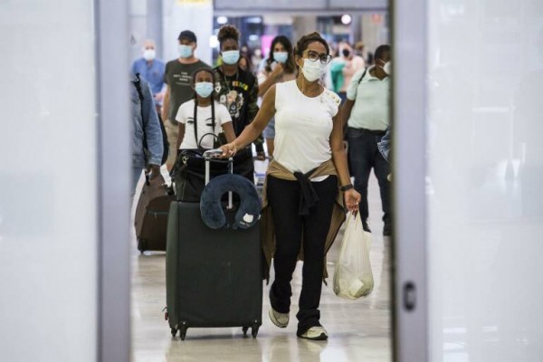 El Gobierno vuelve a esquivar la vacunación de los desplazados a las puertas del verano