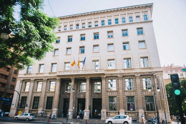 El Ayuntamiento hará un estudio del estado de la antigua sede de Hacienda para comprarla