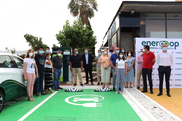 Enercoop instala en Crevillent el primer punto de recarga rápida de vehículos eléctricos de la AP-7 