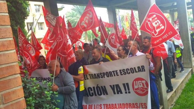Los trabajadores temen que las nuevas empresas de transporte escolar dilapiden cien contratos