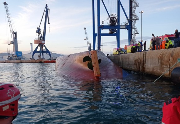 La aseguradora espera desplazar el 'Nazmiye Ana' esta semana y desguazará el buque sobre muelle