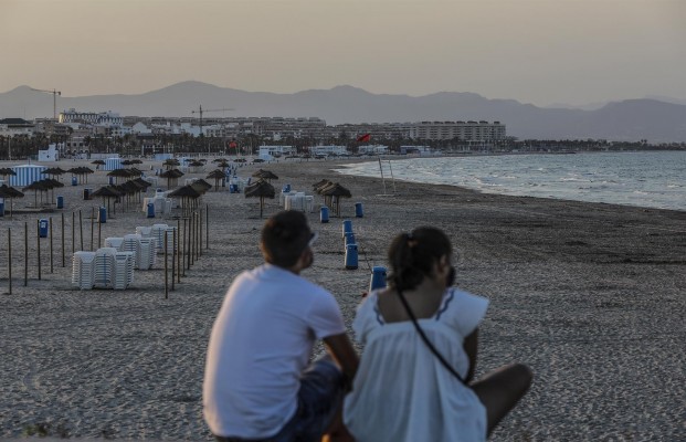 La Comunitat planteará que la mascarilla deje de ser obligatoria en playas y espacios naturales
