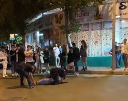 Los vecinos reivindican más presencia policial para controlar el ocio en Playa de San Juan