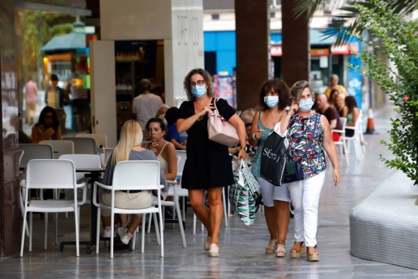 La Región quiere que la mascarilla deje de ser obligatoria en exteriores ya en julio