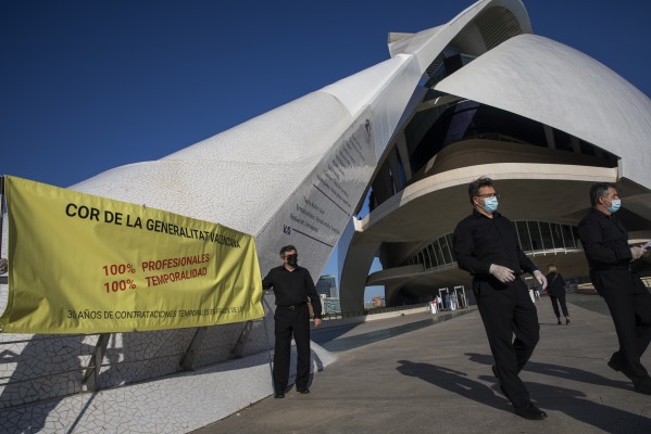 El Cor de la Generalitat suspende una jornada de su huelga tras reunirse con el IVC
