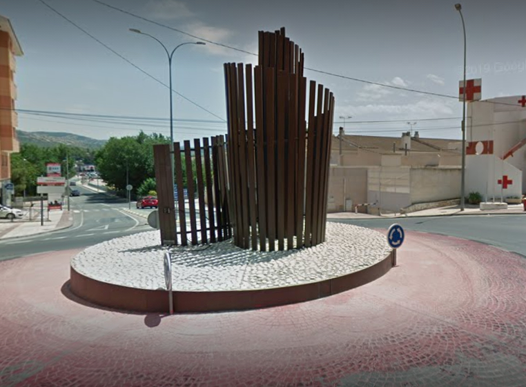 Les rotondes més 'curioses' dels nostres pobles

