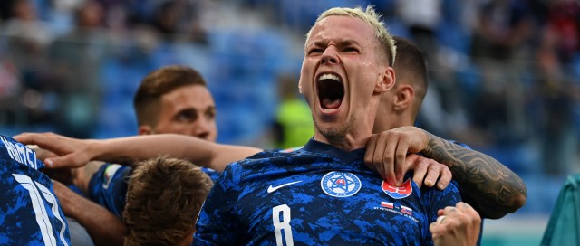 Eslovaquia frena a Lewandowski y sorprende a una triste Polonia
