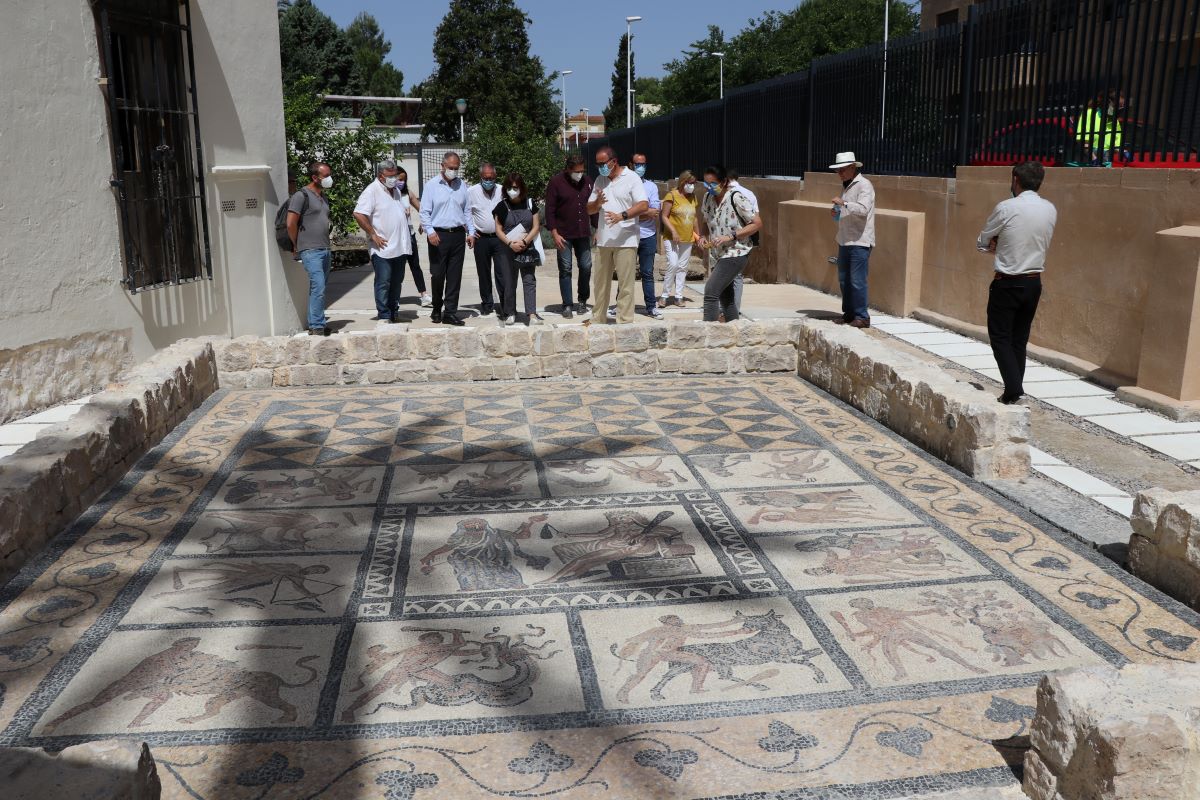 Llíria presenta el nuevo monumento funerario romano hallado en la Sociedad Musical