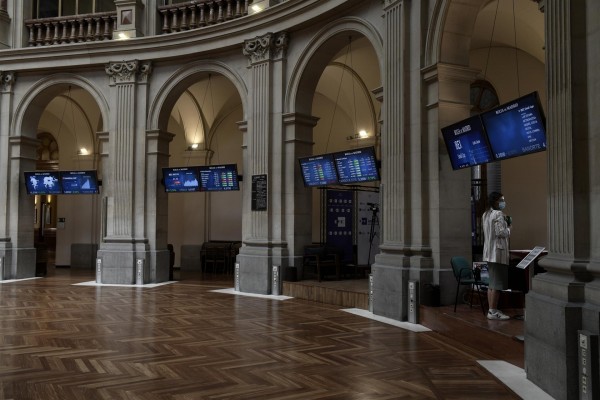 El Ibex 35 avanza un 0,83% y pone la vista en los 9.300 puntos
