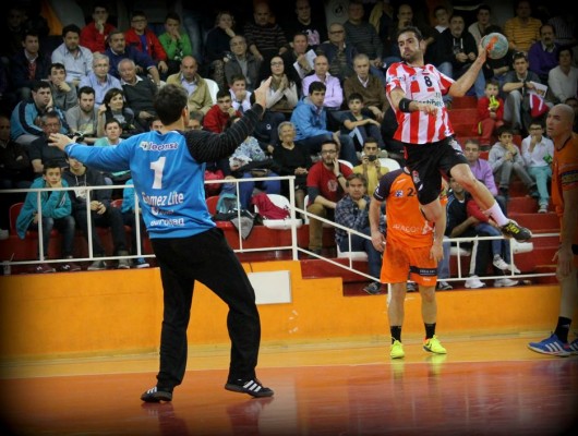 Bruixola, Fernández y Sorrentino renuevan con el Fertiberia un año más
