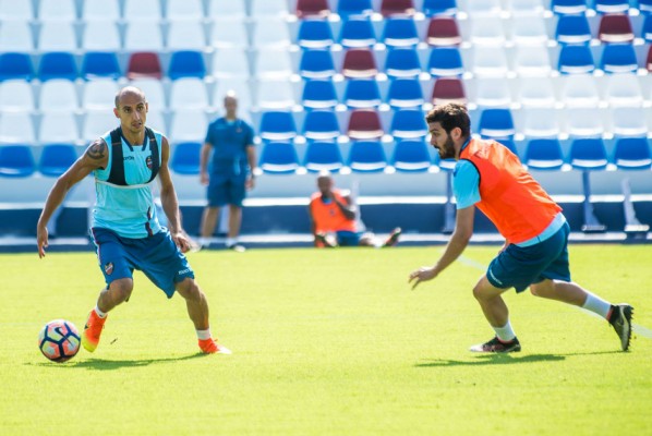 Muñiz convoca a los veinte jugadores disponibles ante el Mirandés
