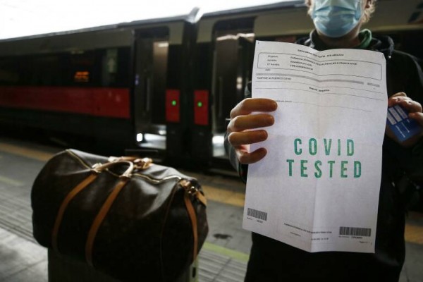 Así es el 'pasaporte covid' para viajar por la UE: quién lo puede pedir y dónde se puede solicitar en la Región