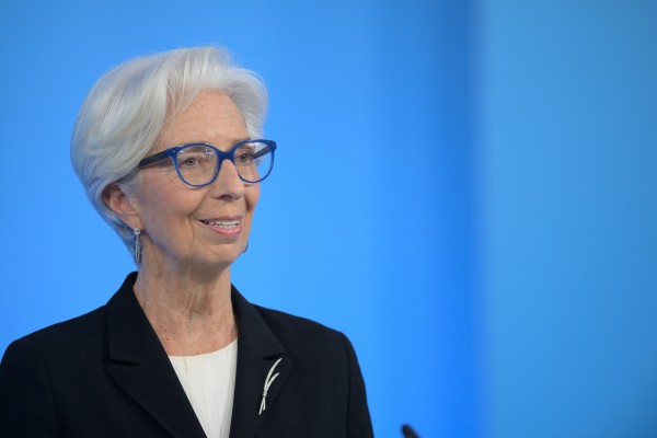 Lagarde adelanta la recuperación de la eurozona, pero sin comprometer el final de los estímulos