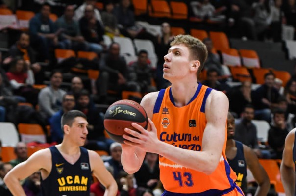 El Valencia Basket estudia si prolonga los contratos de los 'canteranos' Pavelka y Henningsson
