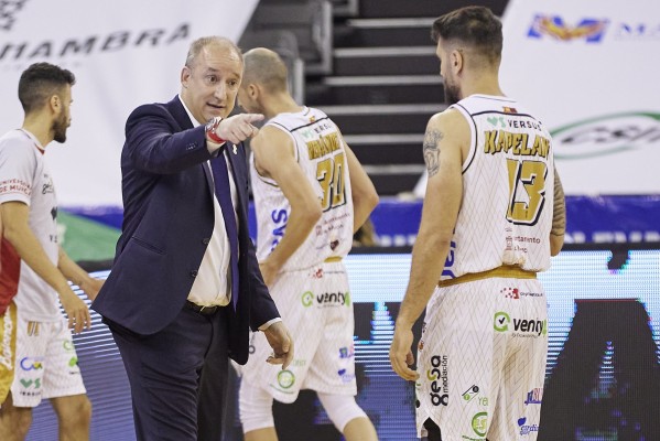 El Murcia sólo tiene a Álex Hernández con contrato y tratará de convencer al entrenador Monclova