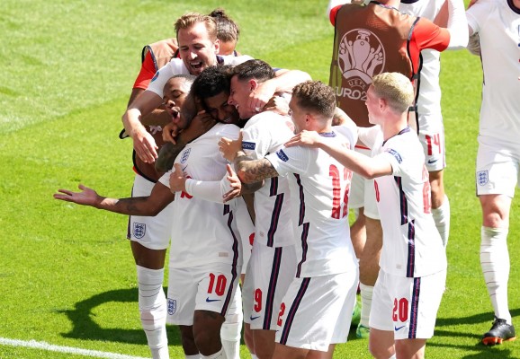 Inglaterra vence al calor