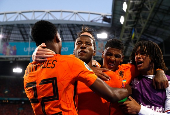 Holanda sufre para tumbar a Ucrania