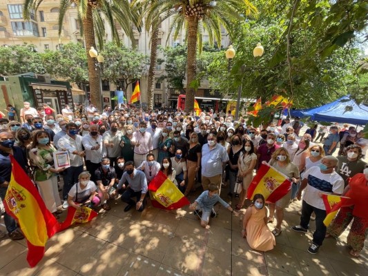 El PPCV 'valencianiza' la protesta de Colón en la Comunitat y acusa a Sánchez de ceder al 
