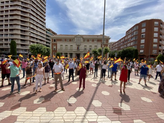 El PPCV 'valencianiza' la protesta de Colón en la Comunitat y acusa a Sánchez de ceder al 