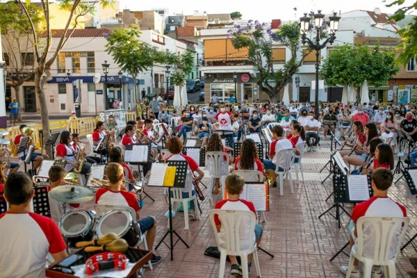 El Mercat de Cultura Infantil tanca la seua segona edició amb la música de la Banda Jove d'Orpesa