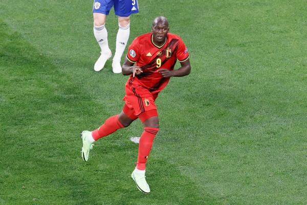 Lukaku asusta y Bélgica gana sin despeinarse