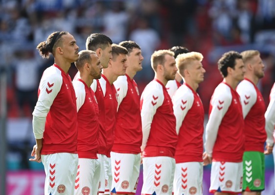 El Dinamarca-Finlandia se suspende tras el desplome de Christian Eriksen
