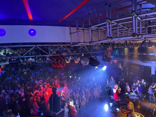 Sanidad detecta un brote con 14 contagiados de covid en una discoteca de Torrevieja
