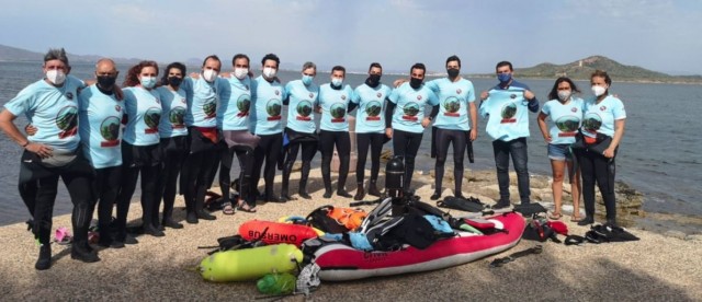 El voluntariado ambiental se vuelca con la conservación de la nacra en el Mar Menor