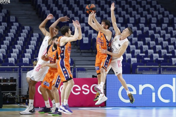 Siete jugadores del Valencia Basket acaban contrato y el club puede prolongar cinco