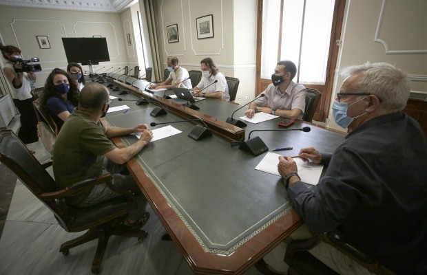 Los estibadores exponen a Ribó que la ampliación del Puerto de València destruiría 500 empleos