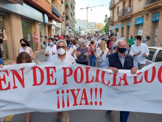 Vecinos de Benimàmet se manifiestan para pedir un retén policial con el que 