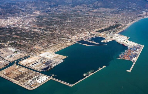 El Consell y PortCastelló sellan el primer acuerdo voluntario de España para la mejora del aire