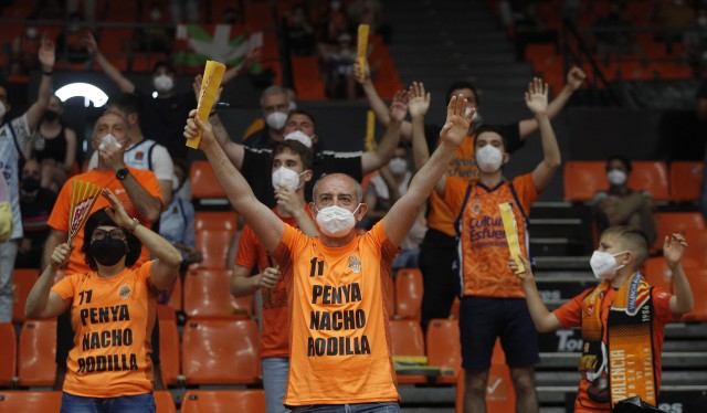 Valencia despide la temporada con una comida y el club da las gracias a la afición y su mecenas