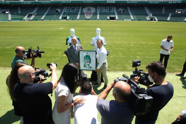 Homenaje del fútbol a Nino