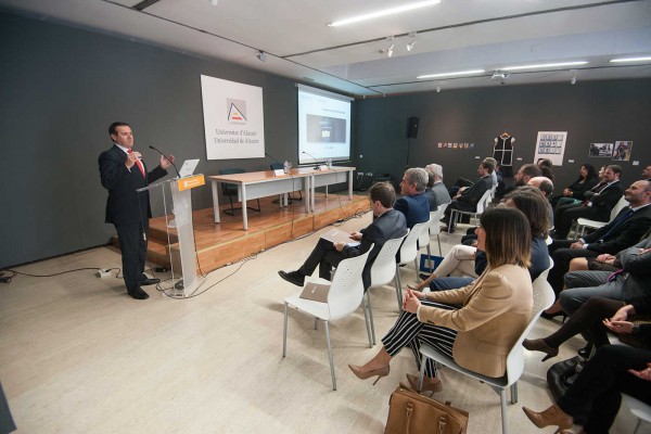 Directivos de 75 empresas analizan en la UA cómo mejorar la gestión de los recursos humanos