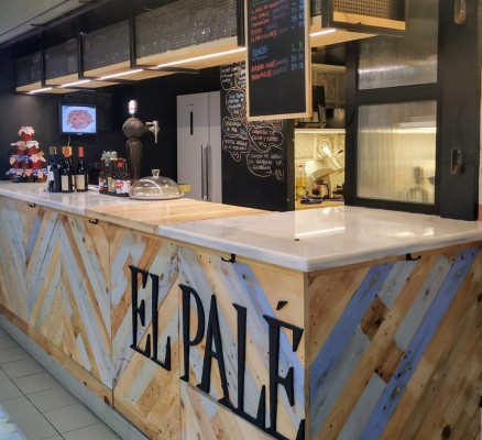'El Palé', el rey de los ahumados en el Mercado Central de Alicante