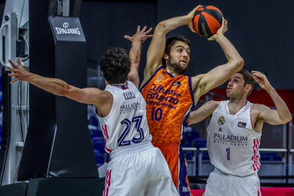 Valencia Basket cae en el duelo definitivo ante el Madrid y se queda sin final