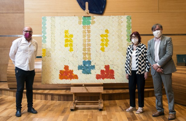 La artista Ángela García Codoñer dona una obra a la Diputación