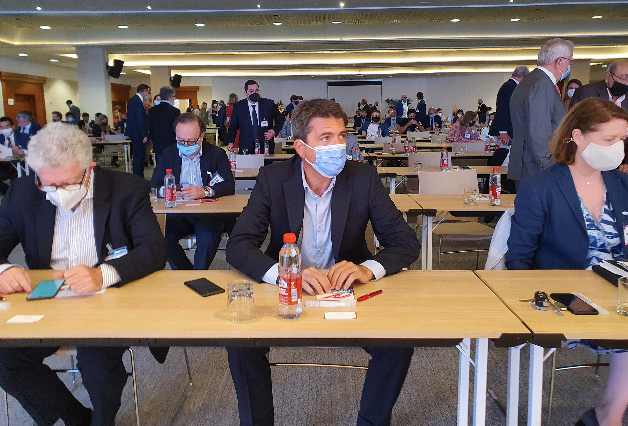 Mazón insta Ximo Puig a trabajar por el turismo y  a aparcar la 