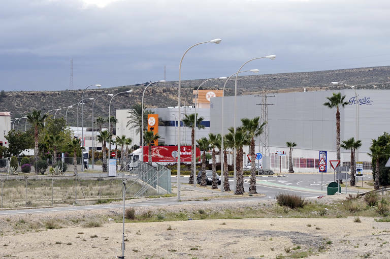 Panorámica del recinto industrial de Las Atalayas de Alicante. Foto: RAFA MOLINA - 