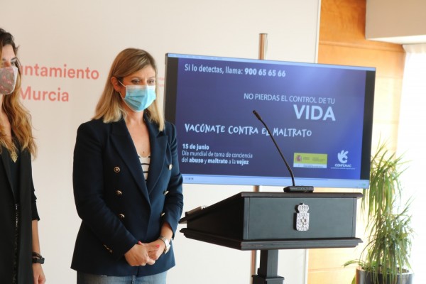 Murcia se 'vacuna contra el maltrato' a las personas mayores