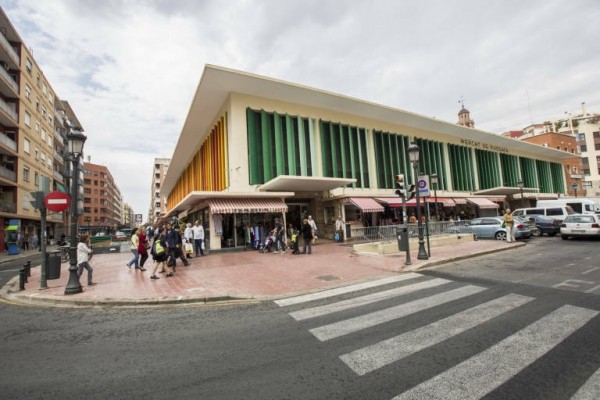 València retoma las subastas de las paradas en los mercados municipales

