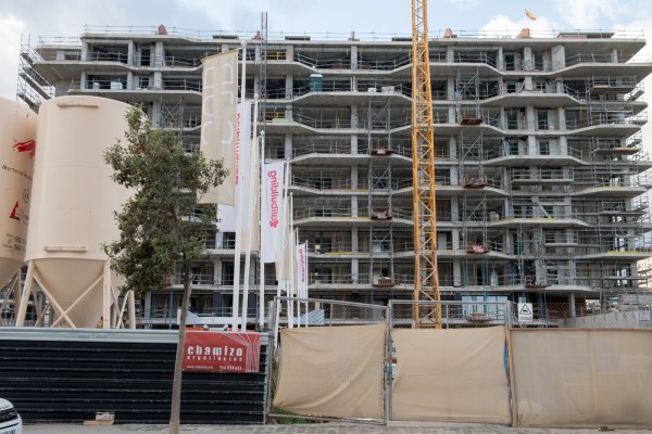 La burguesía venezolana que huye del país anima el mercado inmobiliario de Alicante