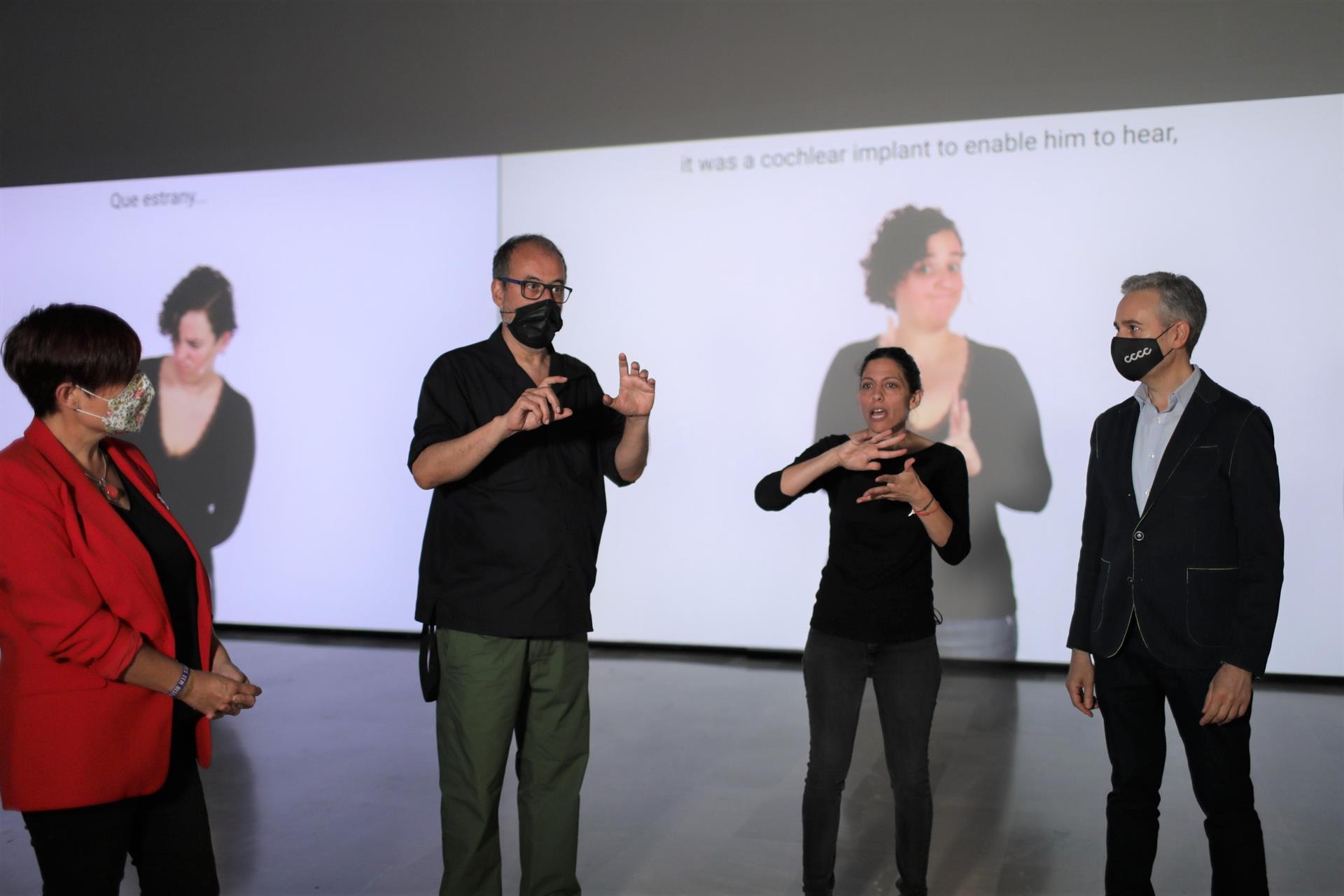 El Centre del Carme reivindica la lengua de signos de la mano del humor 