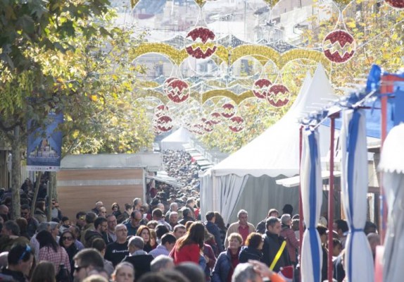 Xixona estudia ampliar a cinco días 
la duración de la Feria de Navidad de este año
