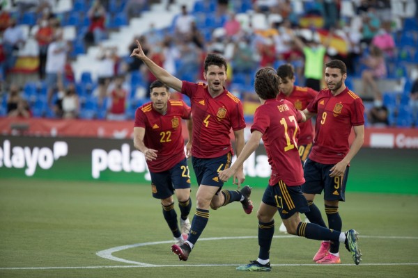 Guillamón, cuarto jugador del Valencia más joven en marcar con la selección

