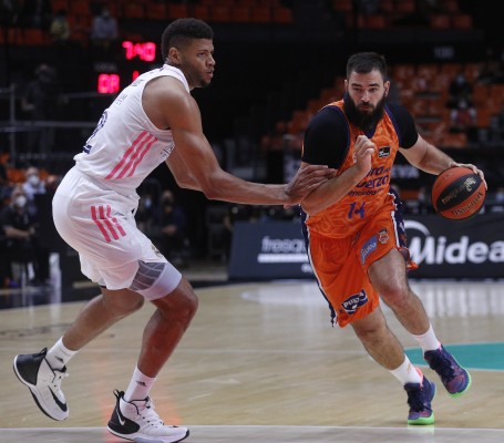 Valencia Basket diluye al Madrid y fuerza el tercer partido por el pase a la final